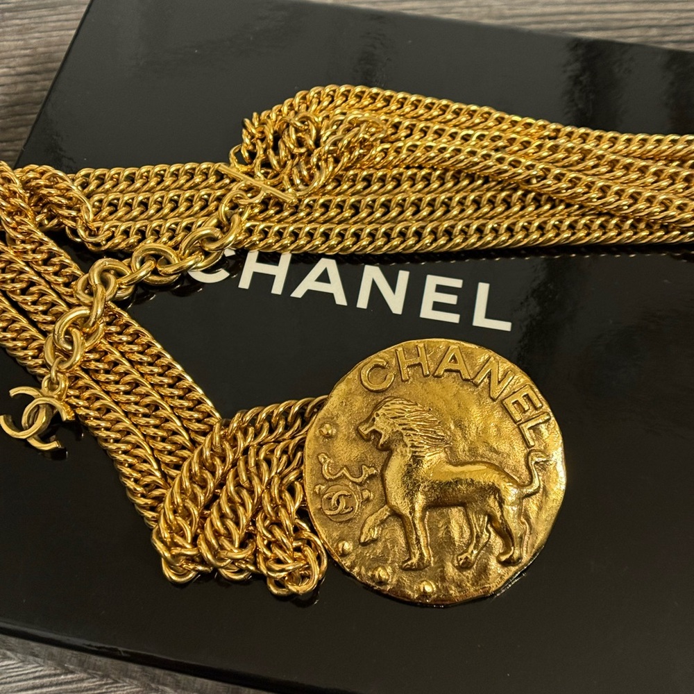 RARE!! CHANEL Vintage Lion Medallion Triple Chain Gold Necklace Belt